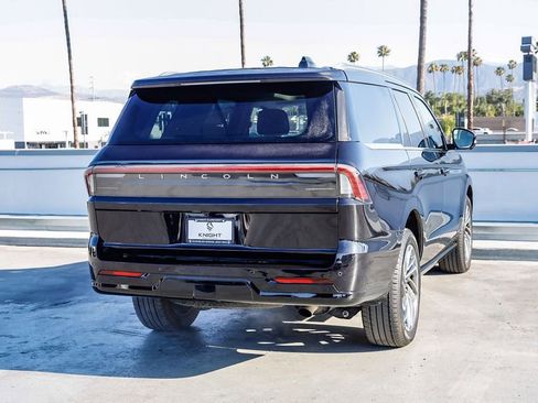 Used 2025 Lincoln Navigator Reserve AWD/4WD image 9