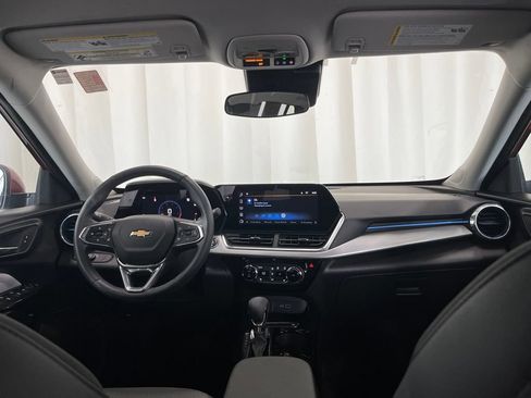 Used 2024 Chevrolet Trax LT w/ Driver Confidence Package FWD image 9