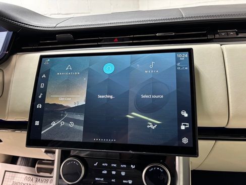 Used 2023 Land Rover Range Rover SE image 15