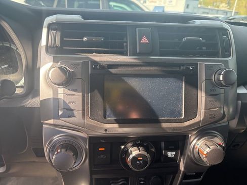 Used 2015 Toyota 4Runner SR5 Premium image 2