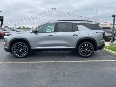 Used 2025 Chevrolet Traverse LT w/ Sun and Wheel Package AWD/4WD image 4