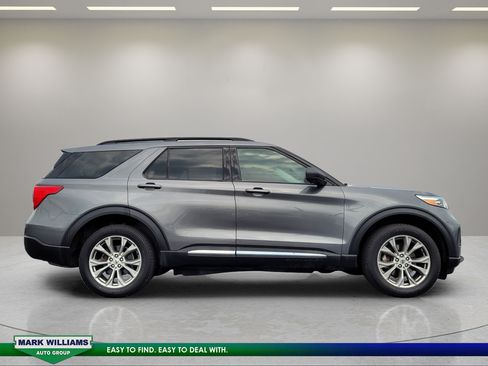 Used 2022 Ford Explorer XLT w/ Equipment Group 202A AWD/4WD image 2