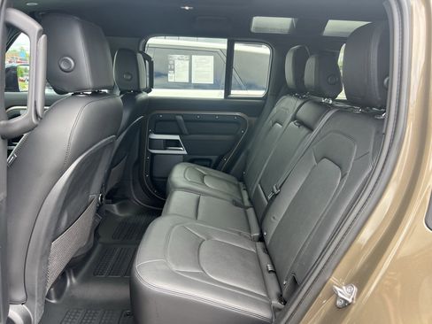 Certified 2023 Land Rover Defender 110 SE AWD/4WD image 28