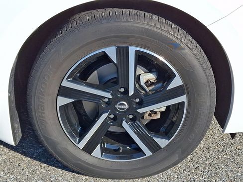 Certified 2024 Nissan Sentra SV w/ All-Weather Package FWD image 8