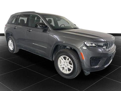 Used 2025 Jeep Grand Cherokee Laredo AWD/4WD image 7