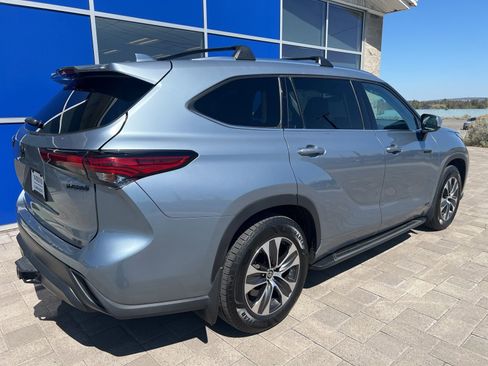 Used 2021 Toyota Highlander XLE AWD/4WD image 7
