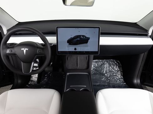 Used 2024 Tesla Model Y Long Range image 36
