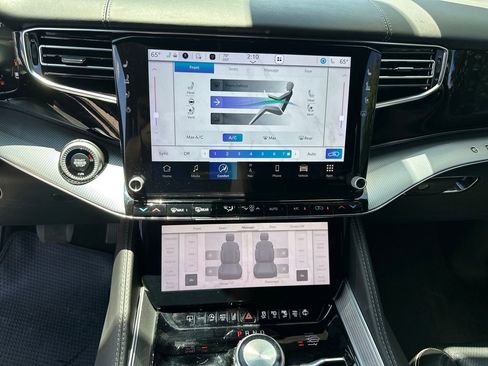 Used 2023 Jeep Grand Wagoneer Series II w/ Premium Group II AWD/4WD image 23