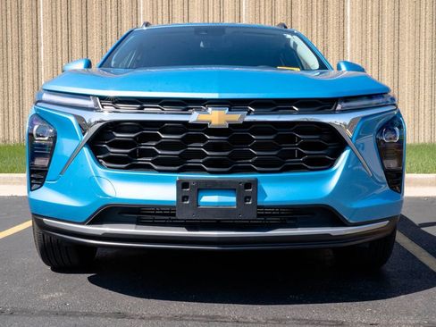 Used 2025 Chevrolet Trax LT w/ Driver Confidence Package FWD image 3