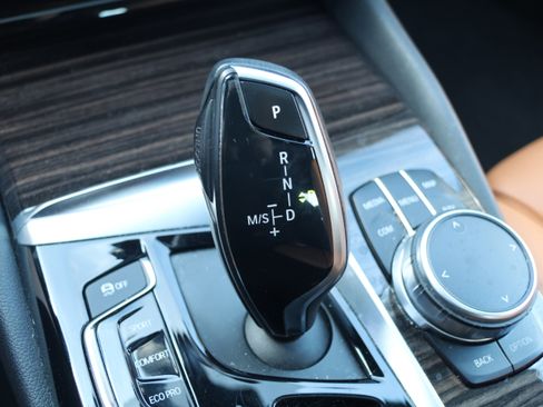 Used 2018 BMW 530i xDrive AWD/4WD image 29
