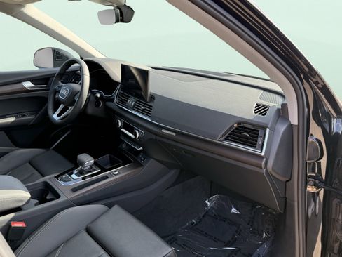 Used 2024 Audi Q5 e Premium w/ Convenience Package image 49