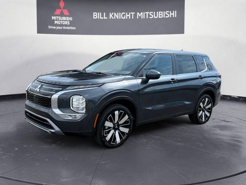 Used 2025 Mitsubishi Outlander SE AWD/4WD image 1