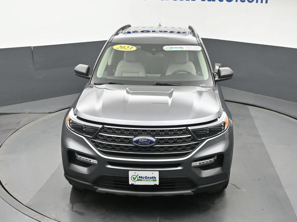 Used 2023 Ford Explorer XLT w/ Equipment Group 202A AWD/4WD image 28