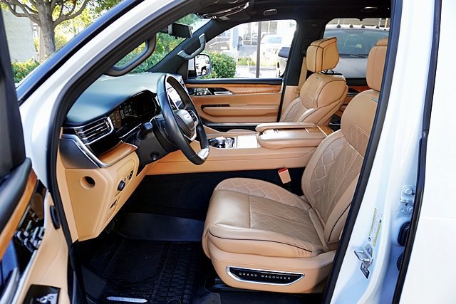 Used 2022 Jeep Grand Wagoneer Series III AWD/4WD image 22