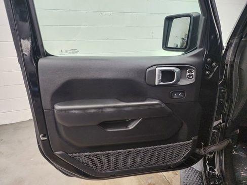 Used 2021 Jeep Wrangler Unlimited Sahara AWD/4WD image 9