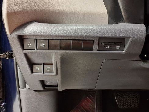 Used 2024 Toyota Sienna XLE image 23