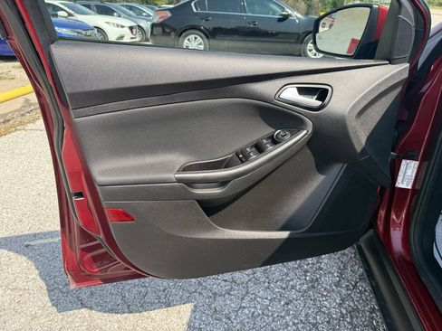 Used 2014 Ford Focus SE w/ SE Sport Package FWD image 16