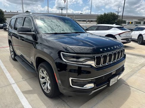 Used 2022 Jeep Wagoneer Series II AWD/4WD image 3