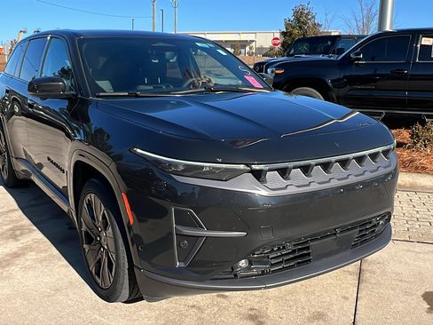 Used 2024 Jeep Wagoneer Launch Edition image 5