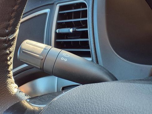 Certified 2018 Ford Explorer XLT w/ Equipment Group 202A image 18