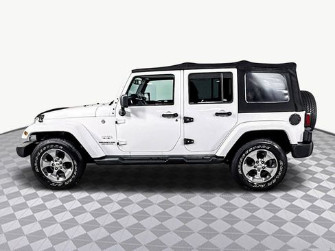 Used 2016 Jeep Wrangler Unlimited Sahara w/ Connectivity Group image 6
