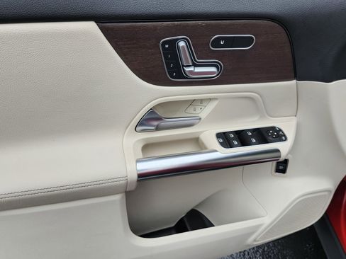 Used 2021 Mercedes-Benz GLA 250 4MATIC w/ Premium Package image 20