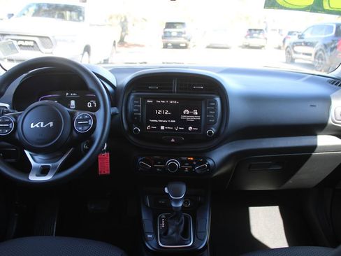 Certified 2025 Kia Soul LX image 23