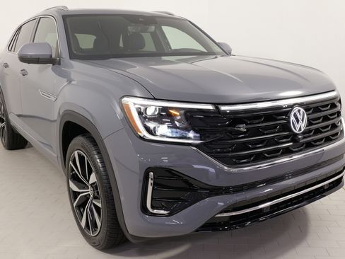 Used 2025 Volkswagen Atlas Cross Sport SEL Premium R-Line image 5