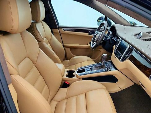 Used 2018 Porsche Macan Turbo image 25
