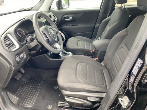 Used 2018 Jeep Renegade Latitude AWD/4WD image 9