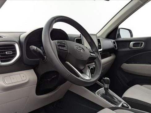 Used 2026 Hyundai Venue SEL FWD image 23