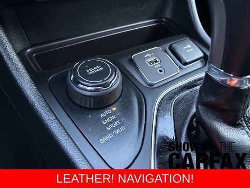 Used 2019 Jeep Cherokee Limited AWD/4WD image 34
