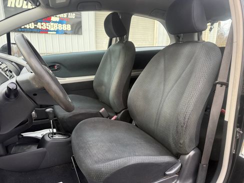 Used 2008 Toyota Yaris 2-Door Hatchback image 11
