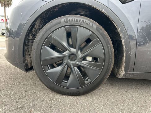 Used 2025 Tesla Model Y Long Range image 48