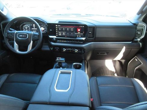 Used 2022 GMC Sierra 1500 SLT w/ SLT Premium Plus Package image 11