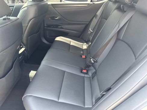 Used 2025 Lexus ES 300h w/ Premium Package FWD image 12