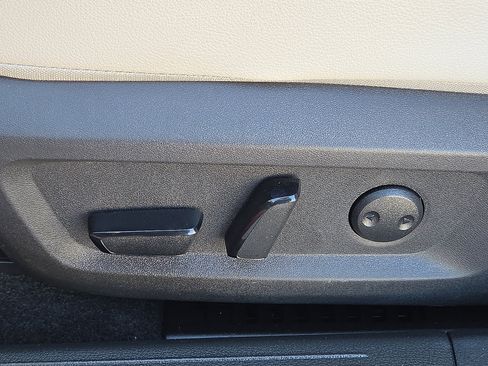 Used 2025 Nissan Rogue SL w/ Tech Package image 14