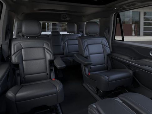 New 2025 Lincoln Navigator Reserve w/ Jet Appearance Package image 11
