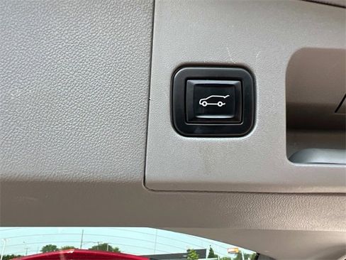 Certified 2022 Cadillac XT5 Premium Luxury image 12