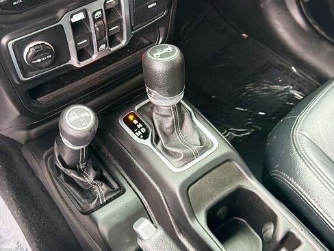 Used 2018 Jeep Wrangler Unlimited Sahara AWD/4WD image 27