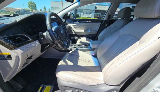Used 2016 Hyundai Sonata Limited w/ Option Group 02 FWD image 10