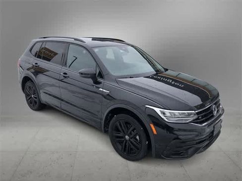 Used 2022 Volkswagen Tiguan SE R-Line image 7