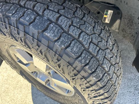 Used 2013 Nissan Frontier PRO-4X image 11