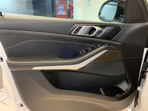 Used 2022 BMW X5 xDrive40i w/ M Sport Package AWD/4WD image 16
