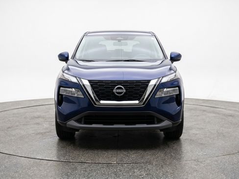 Used 2025 Nissan Rogue SV FWD image 2