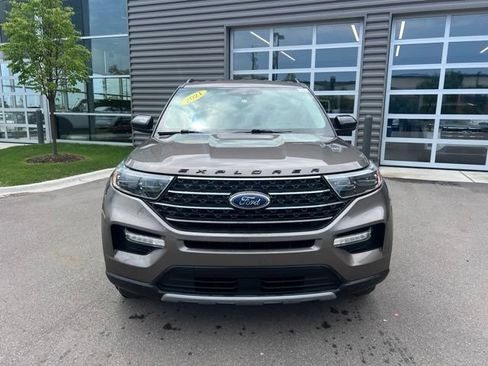 Used 2021 Ford Explorer XLT w/ Equipment Group 202A AWD/4WD image 2