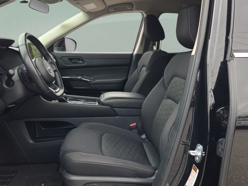 Used 2025 Nissan Pathfinder SV FWD image 9