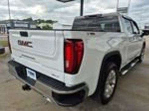 Used 2022 GMC Sierra 1500 SLT AWD/4WD image 3