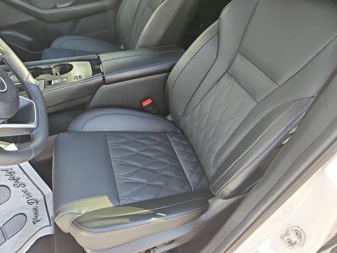 Used 2024 Nissan Rogue Platinum w/ Platinum Premium Package FWD image 16