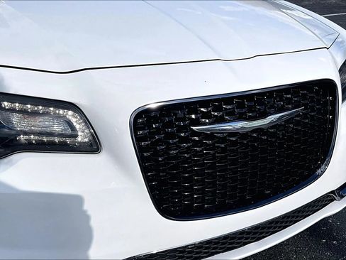 Used 2018 Chrysler 300 Touring w/ Sport Appearance Package image 29